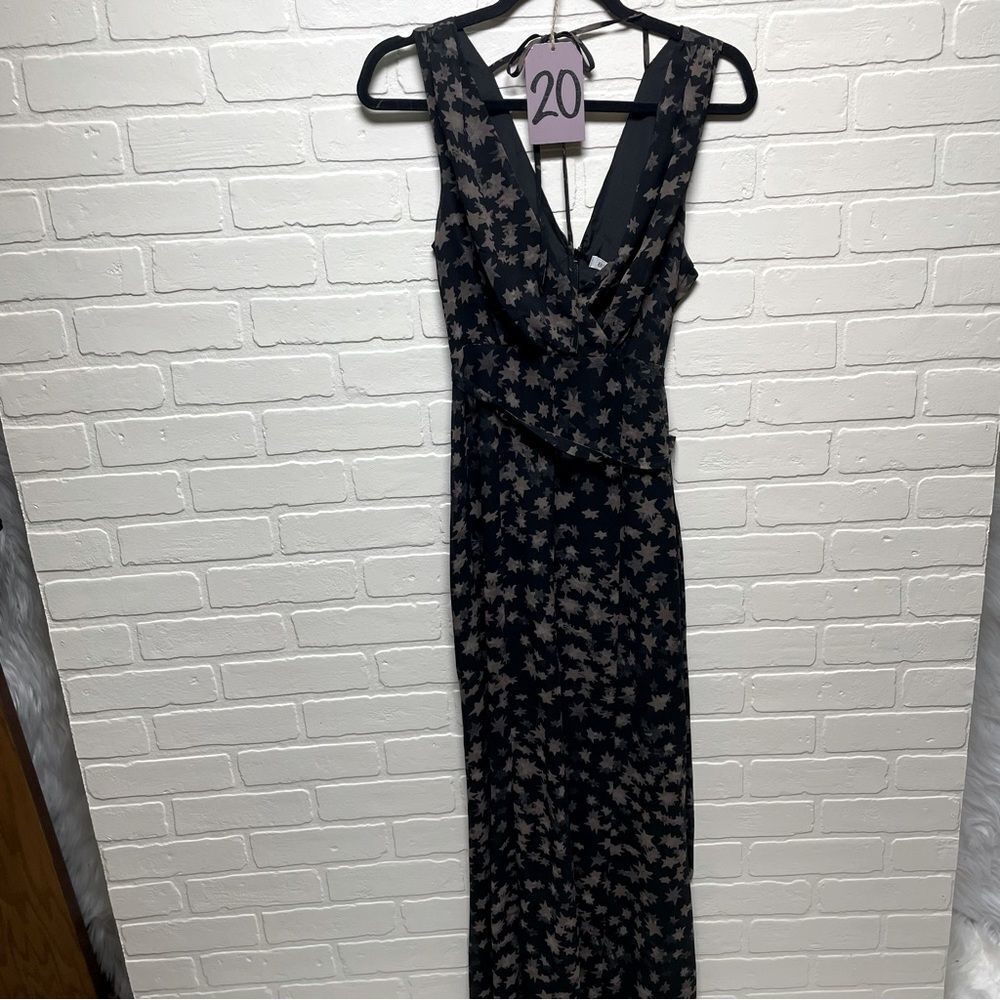 20. BCBG Dress, front tie, star print, comfy & flattering. Great Condition Sz 0
